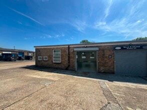 Station Rd, Hailsham to rent Building Photo- Image 1 of 3