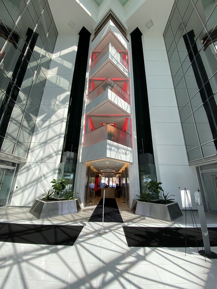 6600 N Andrews Ave, Fort Lauderdale, FL for rent - Lobby - Image 3 of 8