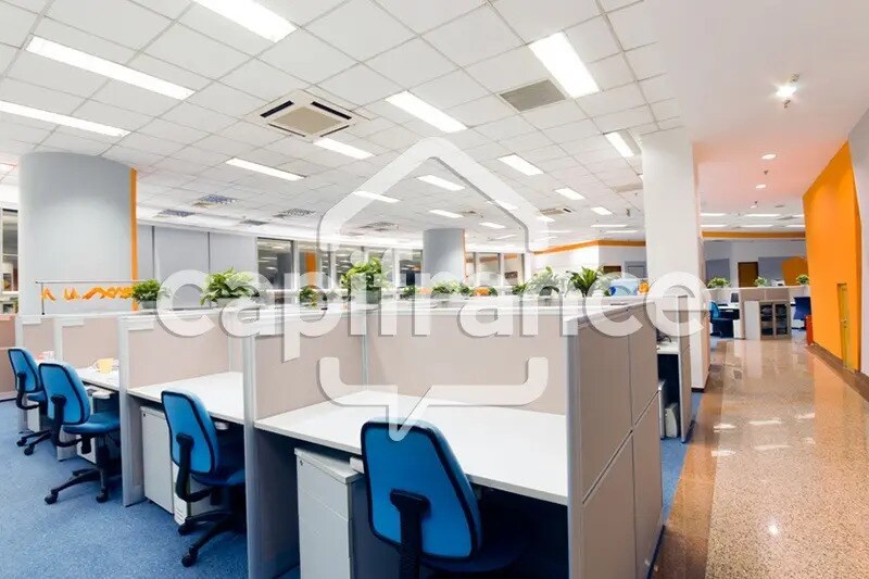 Office in Saint-Priest to rent Interior Photo- Image 1 of 6