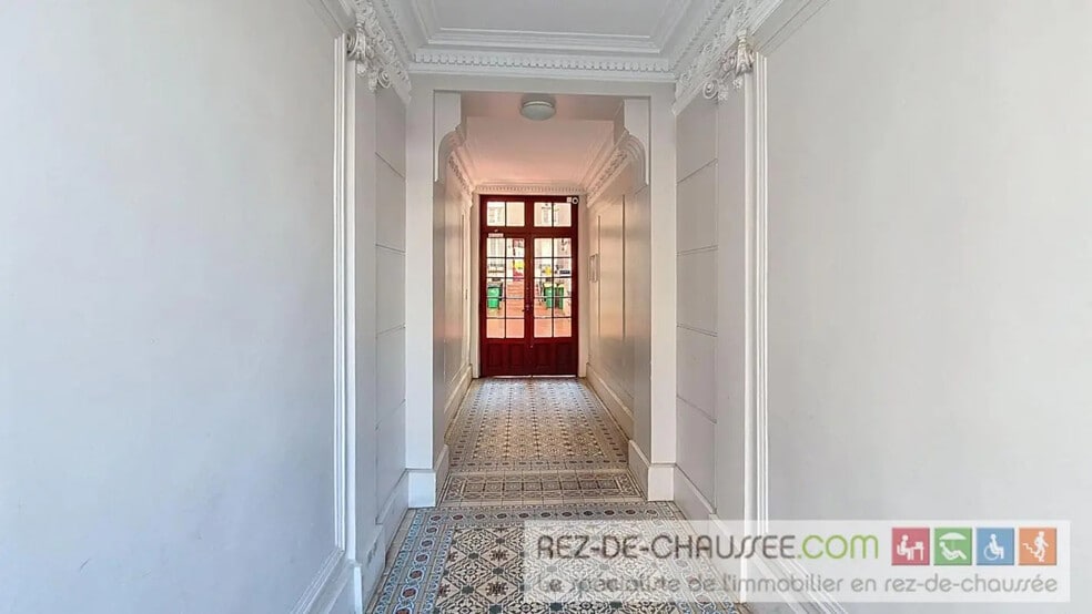 Office in Paris for sale - Interior Photo - Image 2 of 20