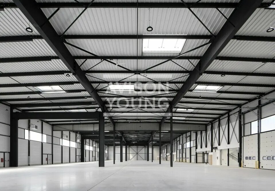 Light Industrial in Le Bourget to rent Interior Photo- Image 1 of 3