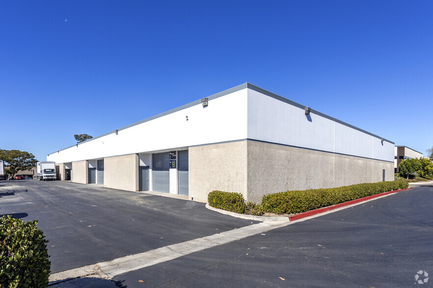 7925 Dunbrook Rd, San Diego, CA for rent - Building Photo - Image 2 of 3