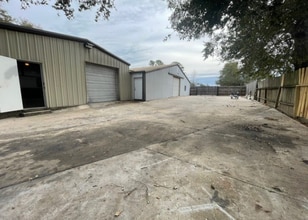 132 Magic Oaks Ct, Spring, TX to rent Building Photo- Image 2 of 7