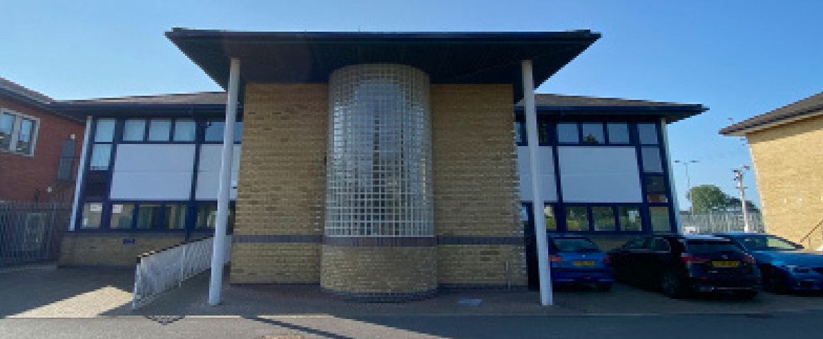 House Donnington Park, Chichester to rent Primary Photo- Image 1 of 2