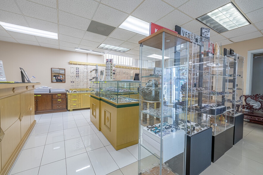 3221 Fannin St, Houston, TX to rent - Lobby - Image 1 of 22