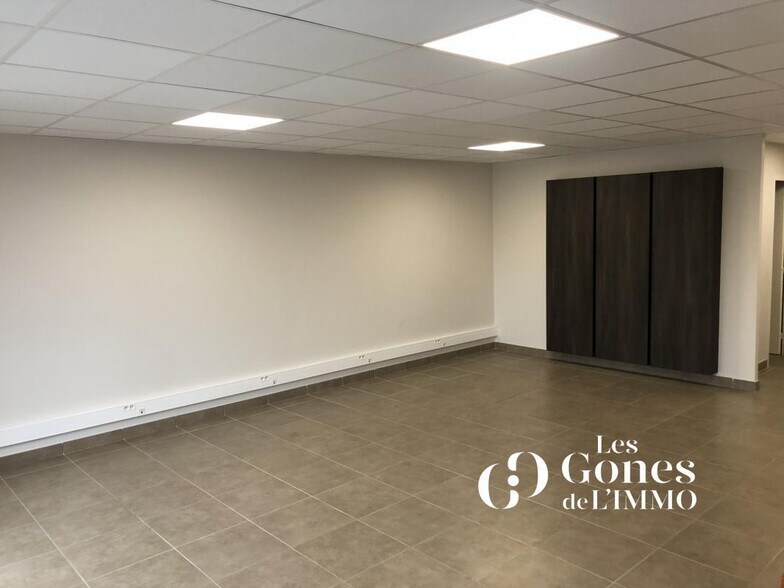 Retail in MARCILLY-D'AZERGUES to rent - Interior Photo - Image 3 of 6