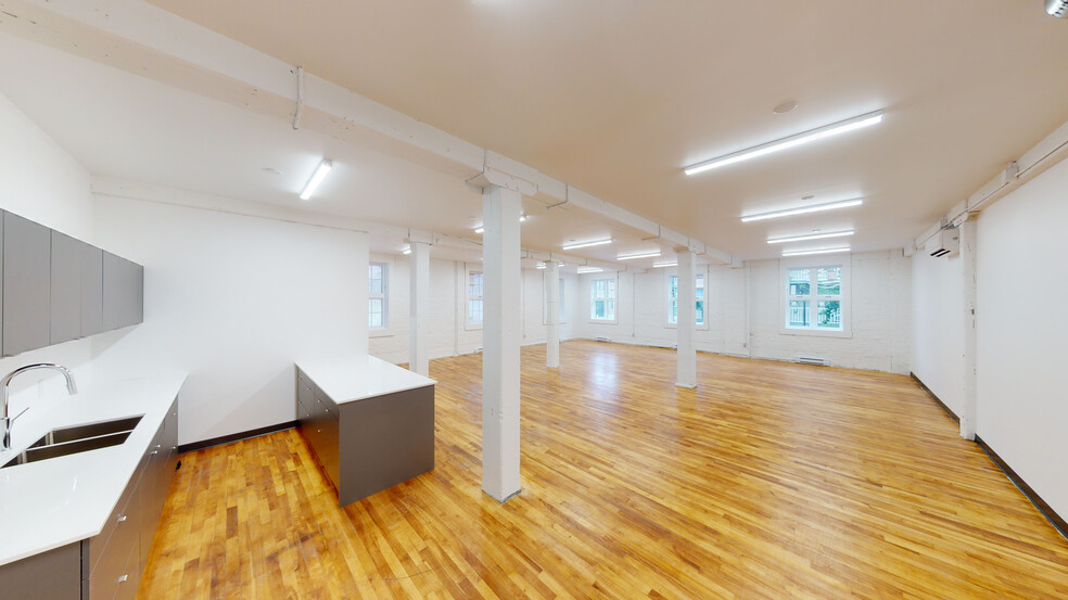 305 Rue de Bellechasse, Montréal, QC for rent - Matterport 3D Scan - Image 2 of 16