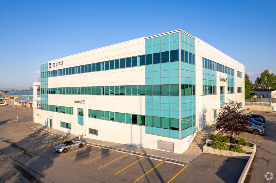 75 Crowfoot Rise NW, Calgary, AB to rent - Building Photo - Image 2 of 17