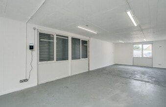 Limberline Spur, Portsmouth to rent Interior Photo- Image 2 of 5