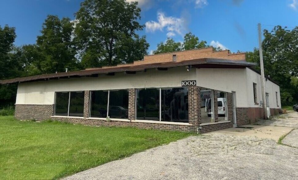 1000 S Eastwood Dr, Woodstock, IL for rent - Building Photo - Image 1 of 4