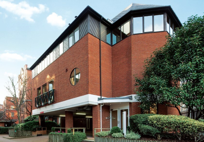 77 Fulham Palace Rd, London to rent - Primary Photo - Image 1 of 8