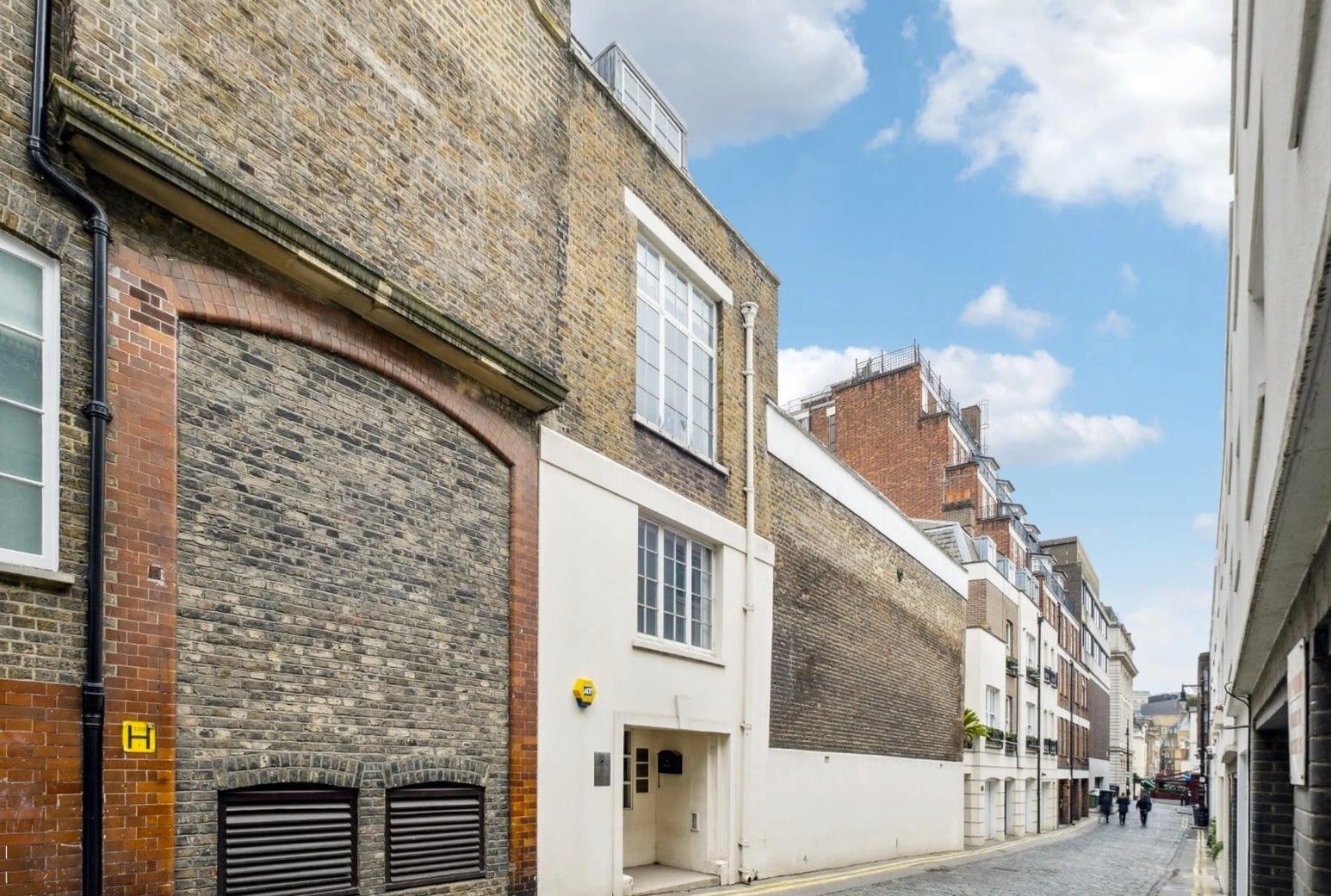 10 Market Mews, London to rent Primary Photo- Image 1 of 2