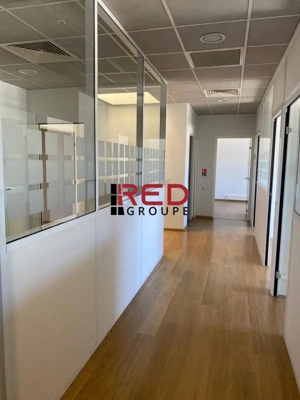 Location Bureaux 210 m² - Photo 1