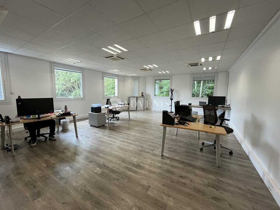 Office in Tremblay-en-France to rent Interior Photo- Image 1 of 9