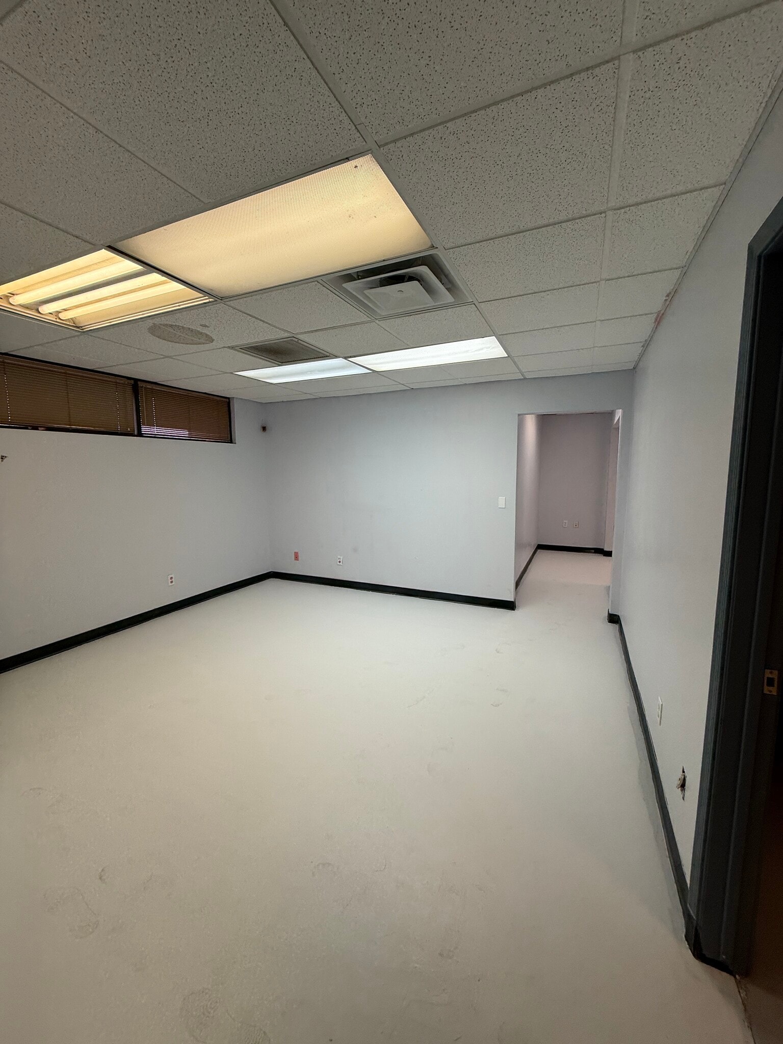 1502 W Hatcher Rd, Phoenix, AZ to rent Interior Photo- Image 1 of 3