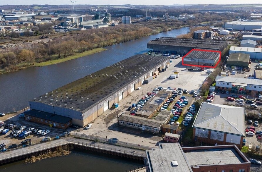 Old Mill Ln, Leeds to rent - Building Photo - Image 1 of 4