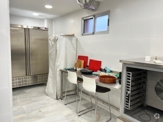 Retail in Madrid, Madrid to rent Interior Photo- Image 1 of 6