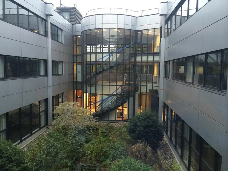 1-3 Allée Des Pierres Mayettes, Gennevilliers to rent - Building Photo - Image 3 of 6