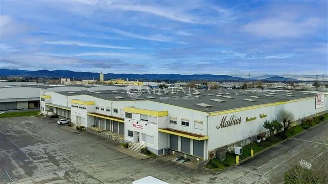 Location Local d'activités 2 000 m² à 4 680 m²