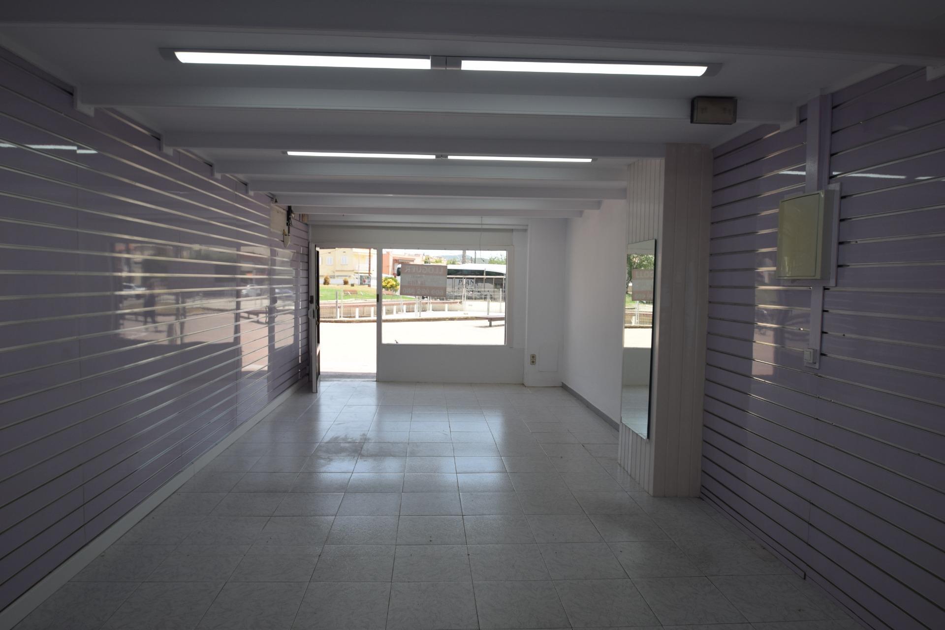 Retail in Sant Pere de Ribes, Barcelona to rent Interior Photo- Image 1 of 6