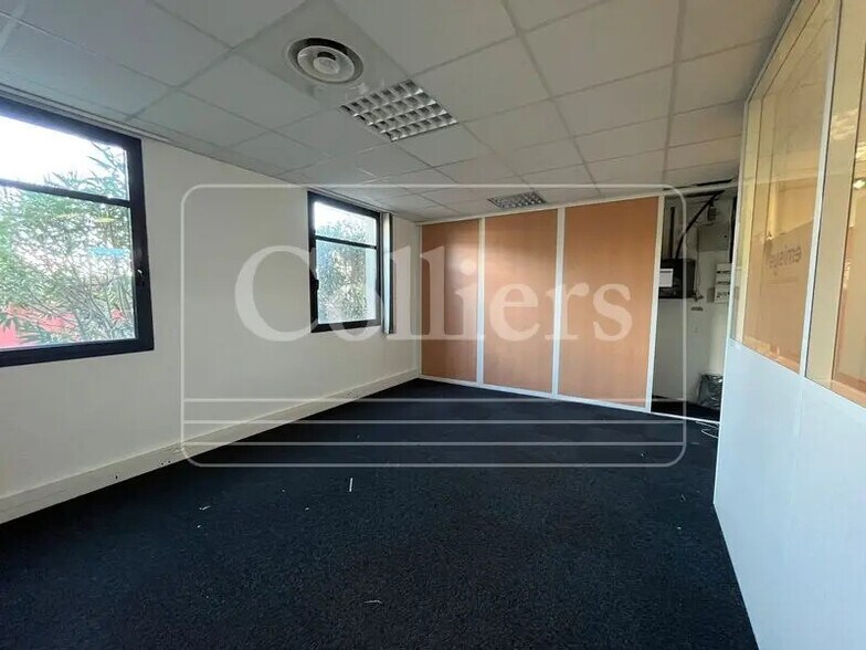 Office in Aix-en-Provence to rent - Building Photo - Image 2 of 18