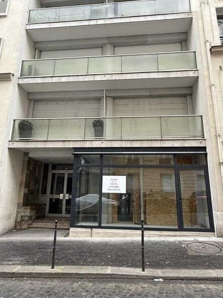 Build-to-Rent in Paris for sale - Building Photo - Image 2 of 3