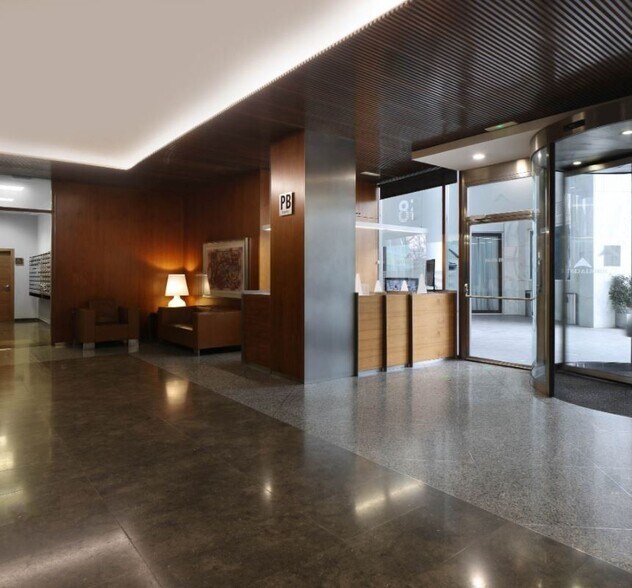 Office in València, Valencia to rent - Building Photo - Image 1 of 7