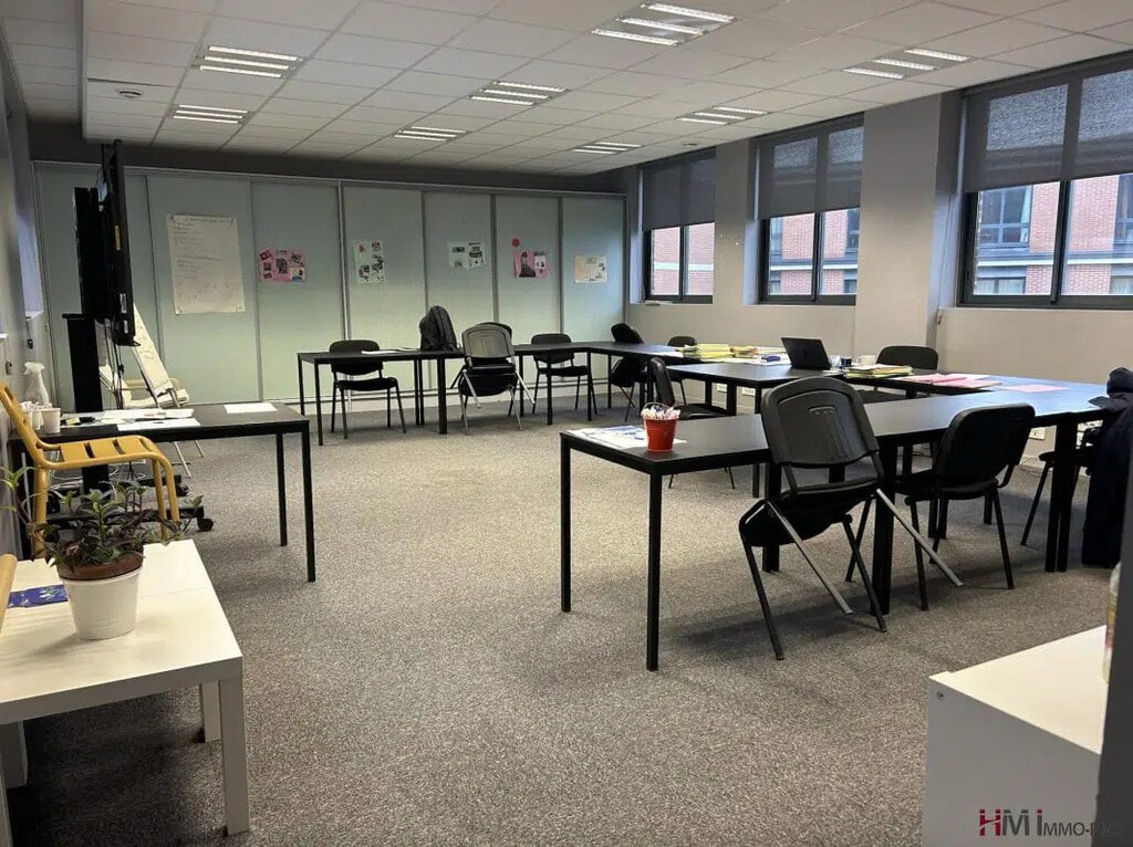 Location Bureaux 222 m² - Photo 1