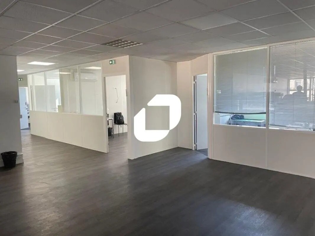 Office in Alfortville to rent Interior Photo- Image 1 of 7