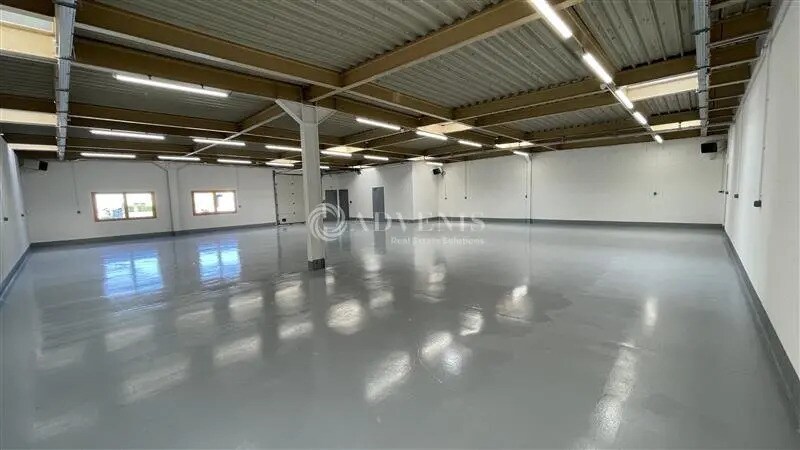 Location Local d'activités 300 m² à 429 m² - Photo 1