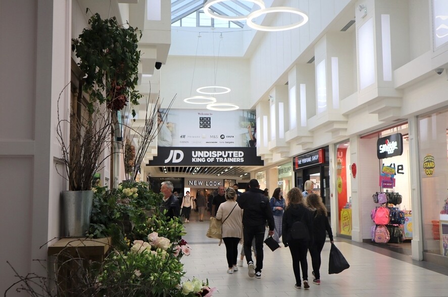 Darwin Shopping Centre, Shrewsbury for rent - Interior Photo - Image 2 of 2