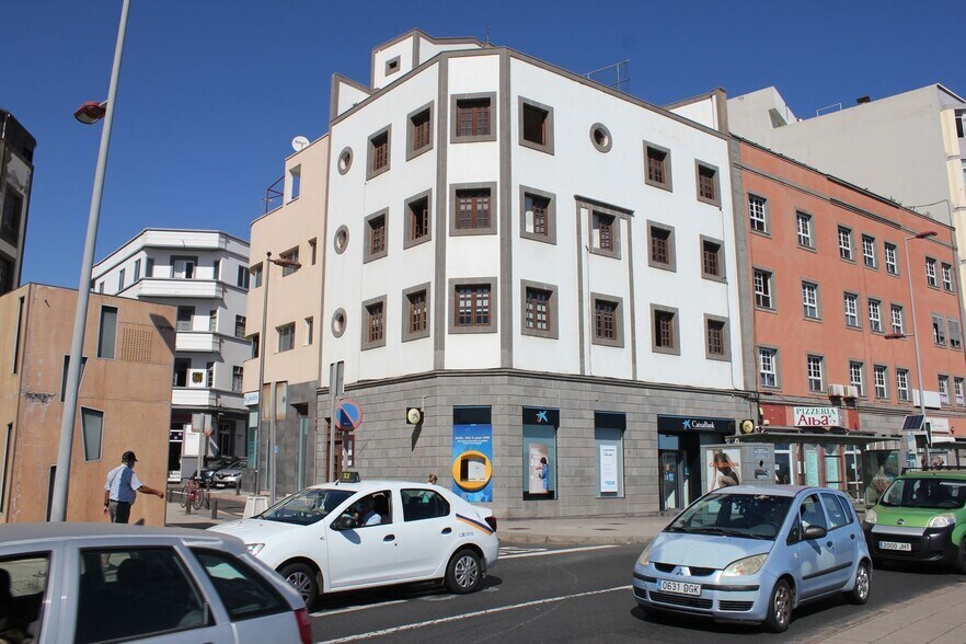 Plaza de Santa Isabel, 8, Las Palmas de Gran Canaria, Las Palmas to rent - Building Photo - Image 1 of 15