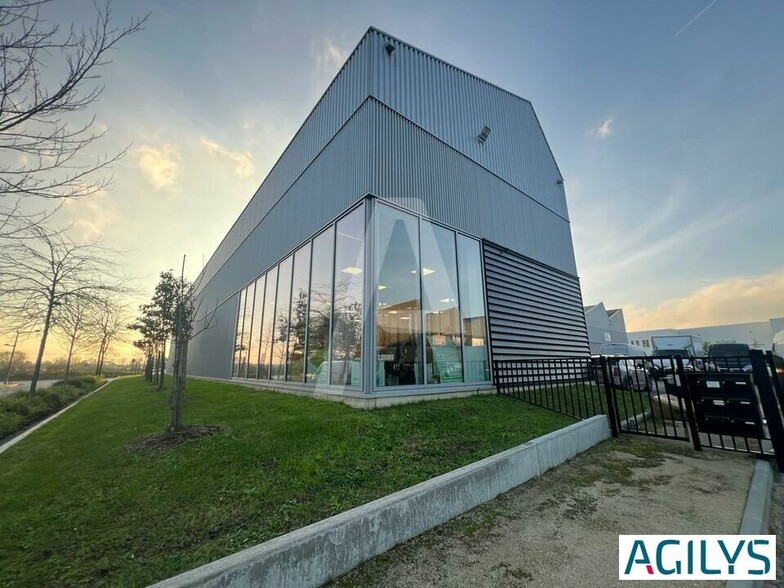 Light Industrial in Massy for sale - Building Photo - Image 1 of 15