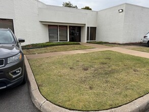 817 S Elm Pl, Broken Arrow, OK for rent Building Photo- Image 1 of 17