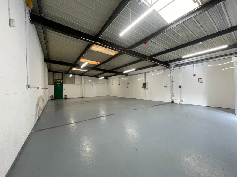 London Rd, West Kingsdown to rent - Building Photo - Image 3 of 4