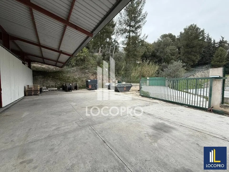 Location Local d'activités 1 200 m² - Photo 1
