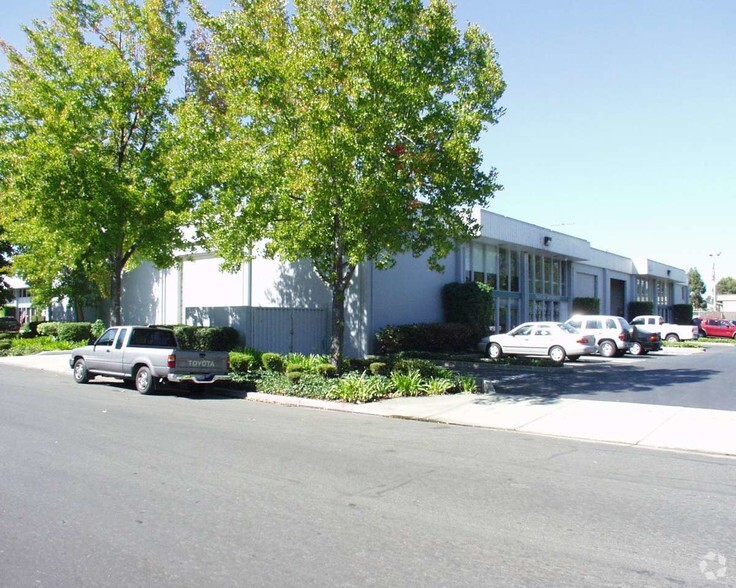 1420-1444 Royal Industrial Way, Concord, CA for rent - Building Photo - Image 2 of 4