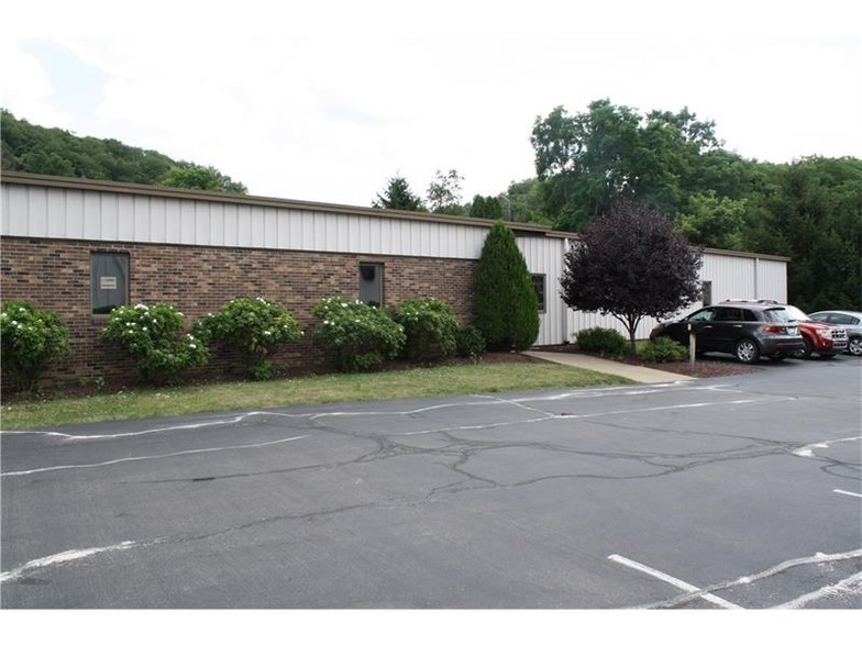 8 Four Coins Dr, Canonsburg, PA for rent - Building Photo - Image 1 of 6