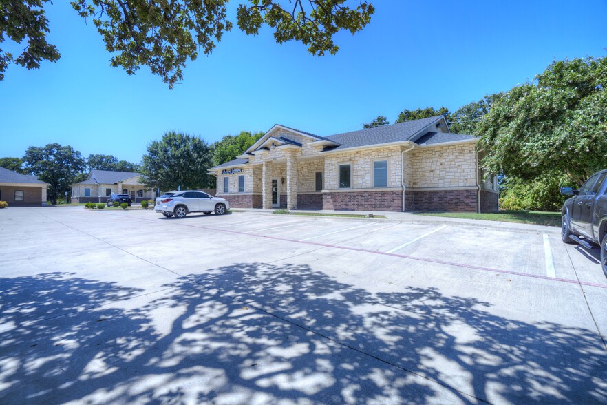 1821 Precinct Line Rd, Hurst, TX for rent - Building Photo - Image 3 of 39