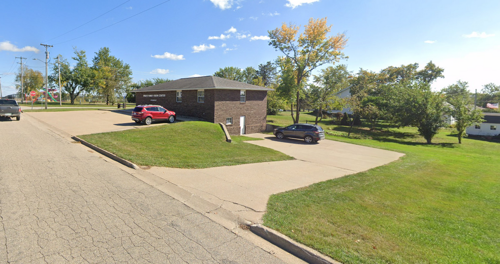 1302 S Broadway St, Toledo, IA for sale - Building Photo - Image 3 of 11