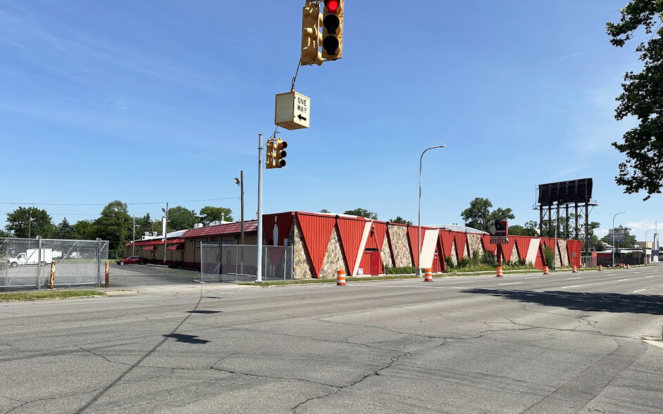 19600 Woodward, Detroit, MI for sale - Building Photo - Image 1 of 9