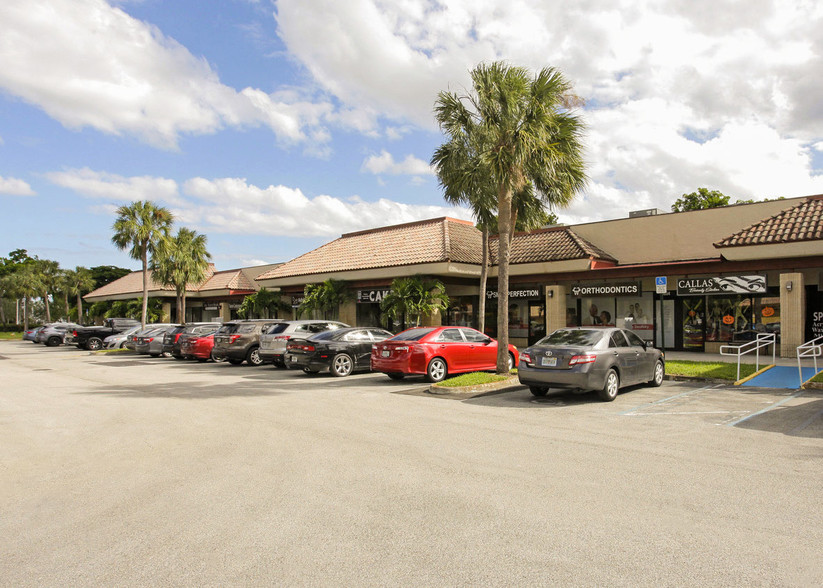 9610-9728 Pines Blvd, Pembroke Pines, FL for rent - Building Photo - Image 2 of 10