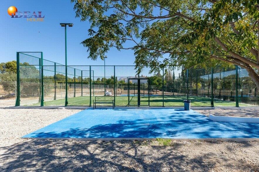 Calle Poetas Populares, Albolote, Granada for sale - Building Photo - Image 2 of 40