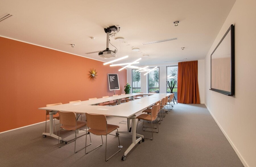 Office in to rent - Interior Photo - Image 3 of 5