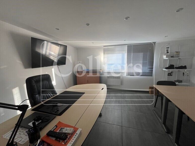 209 Avenue Des Carrières, Roquefort-la-Bédoule to rent - Interior Photo - Image 3 of 4