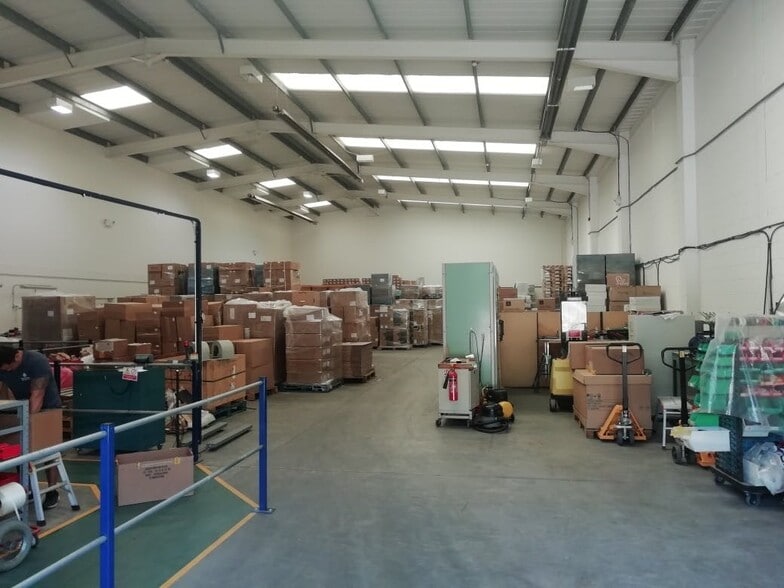 3 Maple Centre, Downmill Road, Bracknell to rent - Building Photo - Image 2 of 5