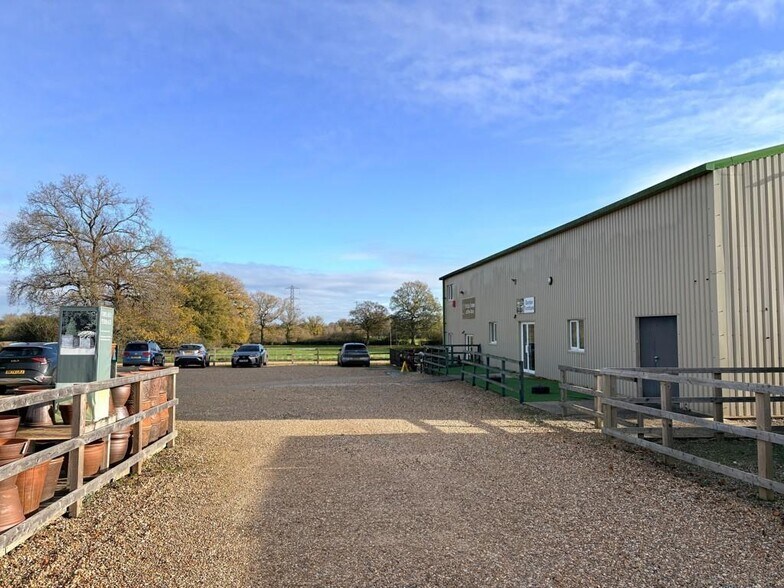 Aldermaston Road, Tadley to rent - Building Photo - Image 1 of 5