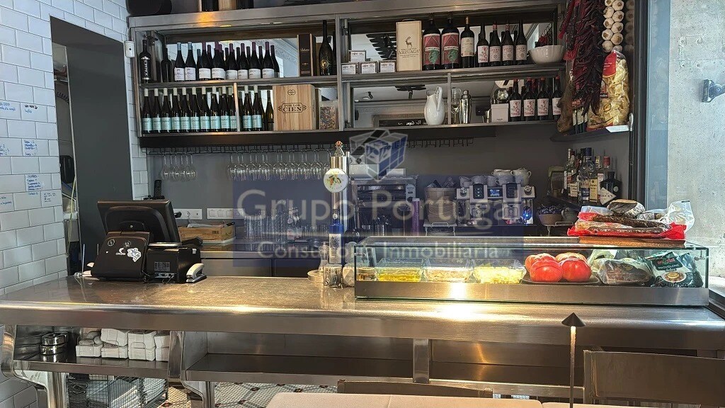 Retail in Madrid, Madrid to rent Interior Photo- Image 1 of 11