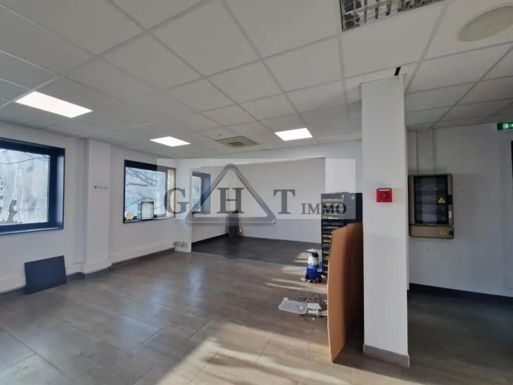 Location Commerce 822 m² - Photo 1