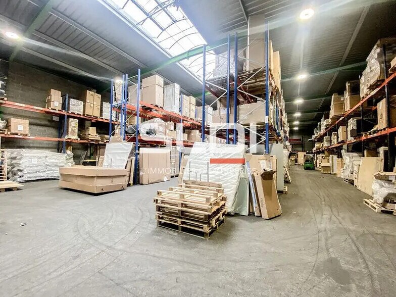 Light Industrial in Genas to rent - Building Photo - Image 2 of 6